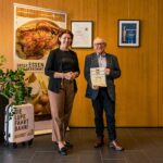 Landesrätin Michaela Langer-Weninger, Küchenleiter Christian Hügelsberger