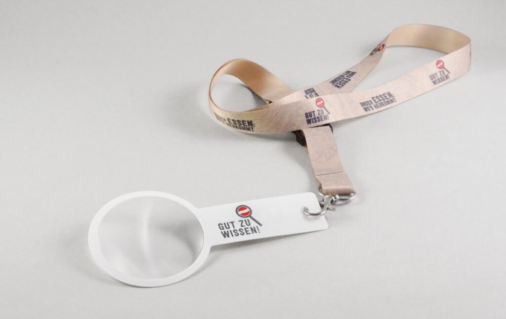 LUPE mit LANYARD