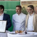 Siegfried Gruber, LK-Präsident, Agrarreferent LHStv. Martin Gruber, Michael Triebel, Küchenleiter Küche WAIERN der Diakonie de LA Tour, Walter Pansi, Wirtschaftsvorstand der Diakonie de La Tour