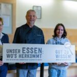 Vizepräsidentin Rosemarie Ferstl, LK-OÖ, Rüdiger Pehamberger, Küchenleiter Schulverein der Kreuzschwestern Linz, Internatschülerin HLW Mediendesign, Schulverein der Kreuzschwestern Linz